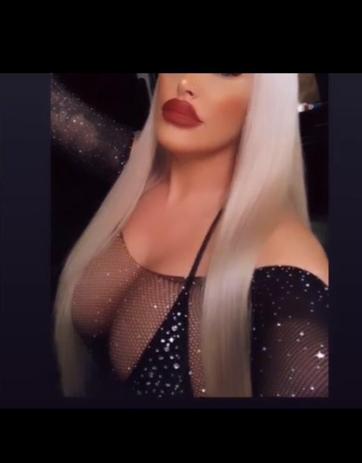 Süslü escort Polatly Göğüste biten Jomane ile