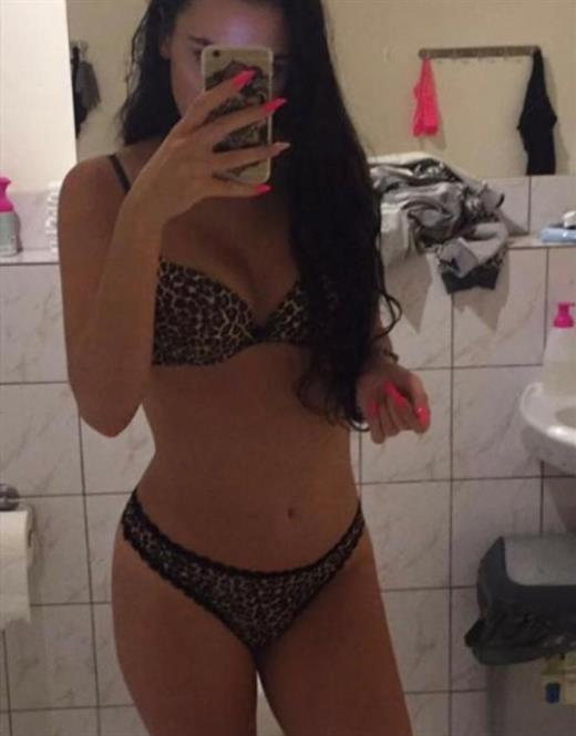 Büyük memeli escort Romodan