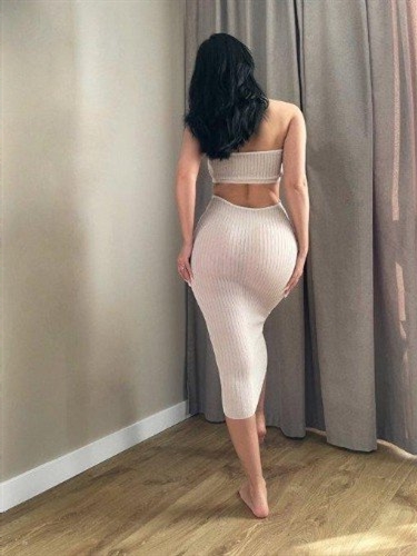 Çok çekici Mohaddesa escort